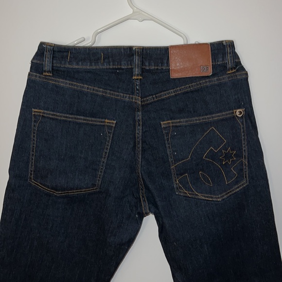 DC Dark Blue Jeans 30 x 30 slight rip style - Picture 4 of 5